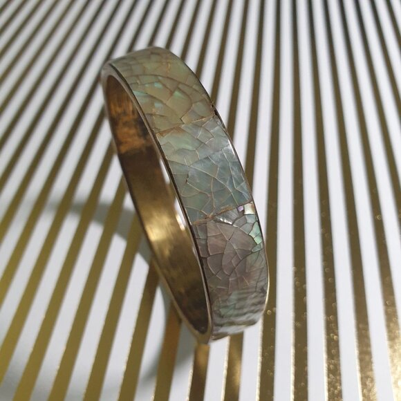 Vintage Mother Of Pearl Inlay Brass Bangle Bracelet Irridescent Beach Core Gift - Picture 4 of 5